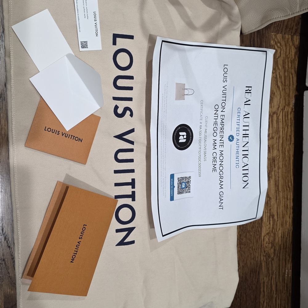 Louis Vuitton Cream Onthego MM Tote Bag - Picture 15 of 16